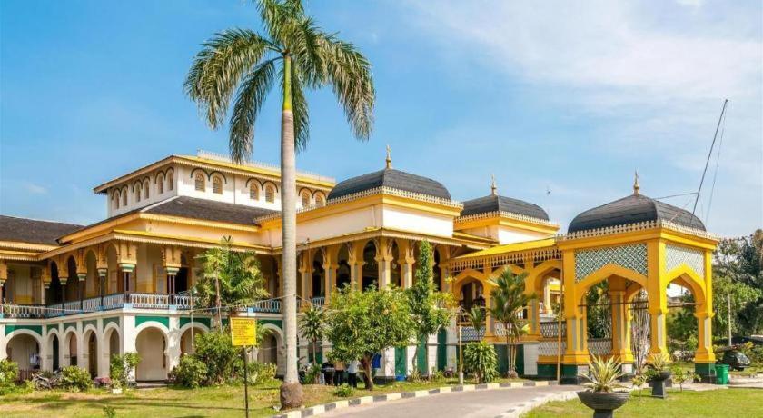 Oyo 2720 Sutomo Inn ميدان المظهر الخارجي الصورة